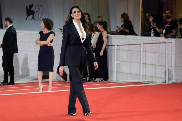 Silent friend red carpet in Venice Lido, Italy - 05 Sep 2025 Maria Grazia Cucinotta attends the Silent friend red carpet during the 82nd Venice Film Festival at Palazzo del Cinema. Venice Lido Italy Copyright: xMarioxCartellix xSOPAxImagesx _DSC7526