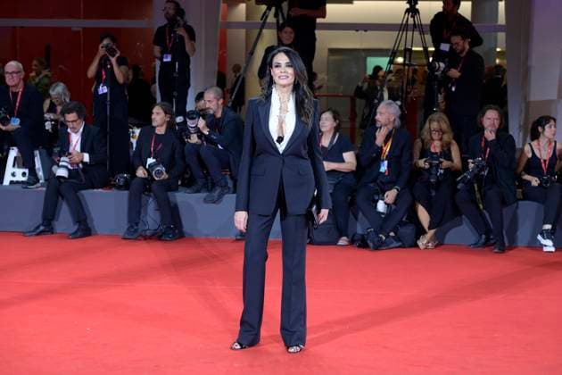 Silent friend red carpet in Venice Lido, Italy - 05 Sep 2025 Maria Grazia Cucinotta attends the Silent friend red carpet during the 82nd Venice Film Festival at Palazzo del Cinema. Venice Lido Italy Copyright: xMarioxCartellix xSOPAxImagesx _DSC7536