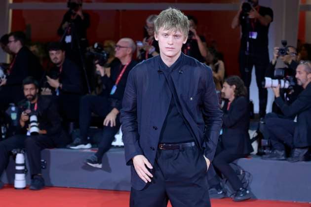 Silent friend red carpet in Venice Lido, Italy - 05 Sep 2025 Enzo Brumm attends the Silent friend red carpet during the 82nd Venice Film Festival at Palazzo del Cinema. Venice Lido Italy Copyright: xMarioxCartellix xSOPAxImagesx _DSC7608