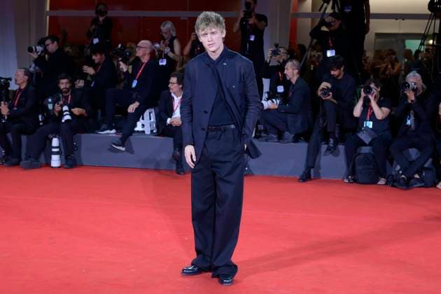 Silent friend red carpet in Venice Lido, Italy - 05 Sep 2025 Enzo Brumm attends the Silent friend red carpet during the 82nd Venice Film Festival at Palazzo del Cinema. Venice Lido Italy Copyright: xMarioxCartellix xSOPAxImagesx _DSC7610