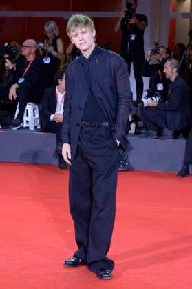 Silent friend red carpet in Venice Lido, Italy - 05 Sep 2025 Enzo Brumm attends the Silent friend red carpet during the 82nd Venice Film Festival at Palazzo del Cinema. Venice Lido Italy Copyright: xMarioxCartellix xSOPAxImagesx _DSC7611