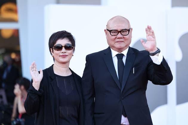(250905) -- VENICE, Sept. 5, 2025 -- Cai Shangjun (R), director of the film The Sun Rises On Us All, poses at the red carpet of the premiere during the 82nd Venice Film Festival in Venice, Italy, Sept. 5, 2025. ) ITALY-VENICE-FILM FESTIVAL- THE SUN RISES ON US ALL -PREMIERE LixJing 