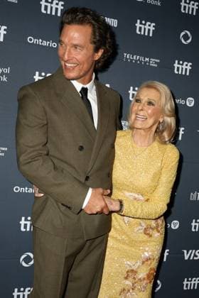 50th Toronto International Film Festival Red carpet of the film The lost bus Matthew McConaughey with his mother Kay McConaughey 448376 2025 09 05 Toronto Canada  Copyright: xIsabellexVautierx xStarfacex STAR_448376_084
