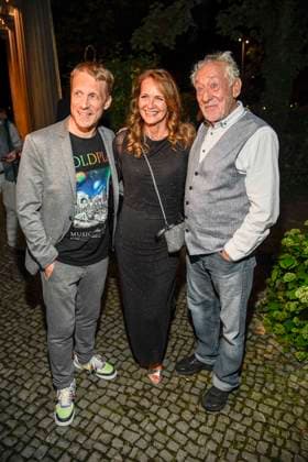 abb Oliver Pocher Christiane Zander wife of Dieter Hallervorden after the theater premiere of Der eingebildet Kranke on Dieter Hallervordens 90th birthday at Schlosspark Theater 05 09 2025 in Berlin Berlin Germany