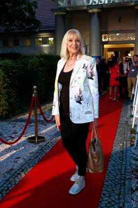 Cindy Berger at the pemiere Der eingebilkdet Kranke and the 90th birthday of Dieter Hallervorden at the Schloßparktheater in Berlinon 5 9 2025
