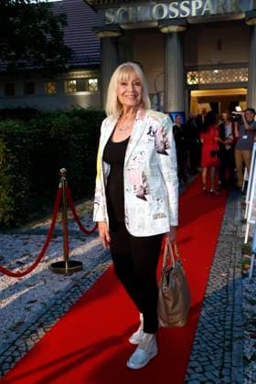 Cindy Berger at the pemiere Der eingebilkdet Kranke and the 90th birthday of Dieter Hallervorden at the Schloßparktheater in Berlinon 5 9 2025
