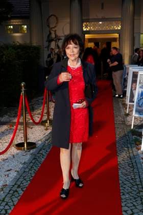 Simone Rethel at the pemiere Der eingebilkdet Kranke and Dieter Hallervordens 90th birthday at the Schloßparktheater in Berlinon 5 9 2025
