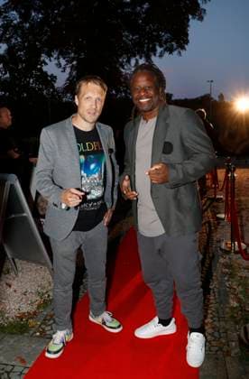 Oliver Pocher and Mola Adebisi at the pemiere Der eingebilkdet Kranke and Dieter Hallervordens 90th birthday at the Schloßparktheater in Berlinon 5 9 2025