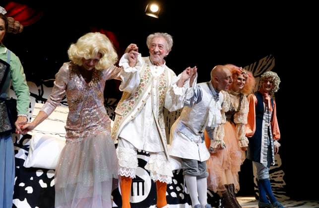 Christiane Zander, Dieter Hallervorden, Mario Ramos, Helen Barke and Peter Lewys Preston at the pemiere Der eingebilkdet Kranke and the 90th birthday of Dieter Hallervorden at the Schloßparktheater in Berlinon 5 9 2025