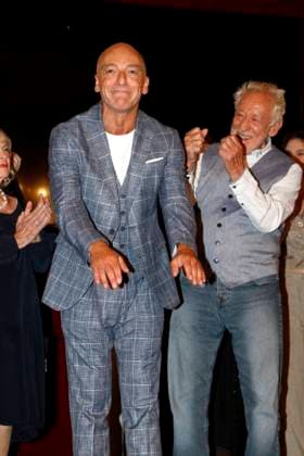 Mario Ramos and Dieter Hallervorden at the premiere of Der eingebilkdet Kranke and Dieter Hallervordens 90th birthday at the Schloßparktheater in Berlinon 5 9 2025