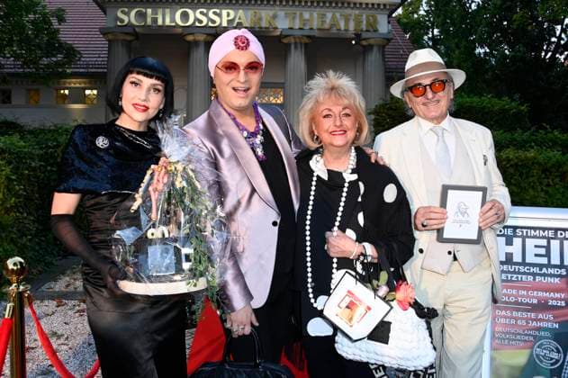 Pauline Stolze, Julian F M Stoeckel, Stefanie Simon and Lo Graf von Blickensdorf at the premiere of the play Der eingebildet Kranke and Dieter Hallervordens 90th birthday at the Schlosspark Theater Berlin, 05 09 2025 Foto:xN.xKubelkax xFuturexImagex hallervorden_5709