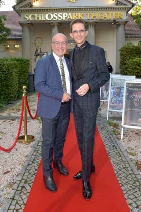 Marc Rudolf with husband Dennis Schönwetter at the premiere of the play Der eingebildet Kranke and Dieter Hallervordens 90th birthday at the Schlosspark Theater Berlin, 05 09 2025 Foto:xM.xBehrensx xFuturexImagex hallervorden_5802
