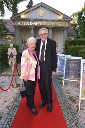 Otfried Laur with his wife Leni Laur at the premiere of the play Der eingebildet Kranke and Dieter Hallervordens 90th birthday at the Schlosspark Theater Berlin, 05 09 2025 Foto:xM.xBehrensx xFuturexImagex hallervorden_5805