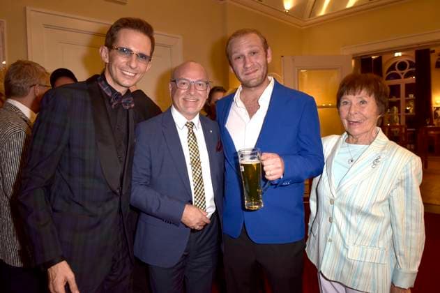 Marc Rudolf, Dennis Schönwetter, Johannes Hallervorden and Karola Ebeling at the premiere of the play Der eingebildet Kranke and Dieter Hallervordens 90th birthday at the Schlosspark Theater Berlin, 05 09 2025 Foto:xM.xBehrensx xFuturexImagex hallervorden_5828