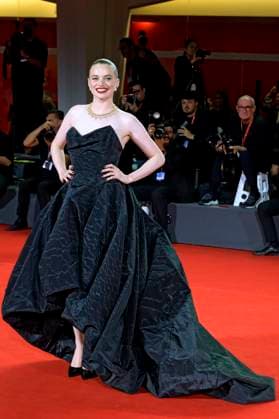 Luna Wedler at the premiere of the feature film Silent Friend Stille Freundin at the Biennale di Venezia 2025 82 Venice International Film Festival at the Palazzo del Cinema Venice, 05 09 2025 Foto:xA.xM.xTinghinox xFuturexImagex friend_5710