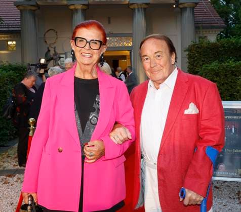 Renata Ravel, Gaby Böldt at the premiere of Der eingebildet Kranke and Dieter Hallervordens 90th birthday at the Schloßpark Theater Berlin