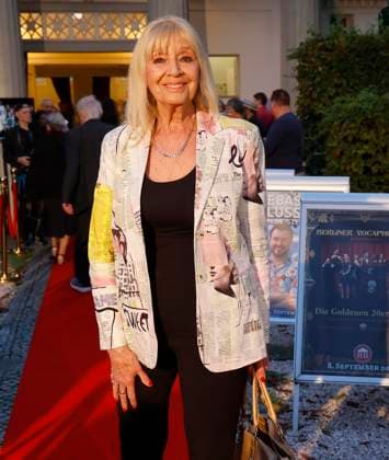 Cindy Berger at the premiere of Der eingebildet Kranke and Dieter Hallervordens 90th birthday at the Schloßpark Theater Berlin