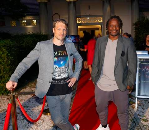 Oliver Pocher, Mola Adebisi at the premiere of Der eingebildet Kranke and Dieter Hallervordens 90th birthday at the Schloßpark Theater Berlin
