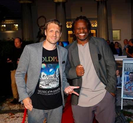 Oliver Pocher, Mola Adebisi at the premiere of Der eingebildet Kranke and Dieter Hallervordens 90th birthday at the Schloßpark Theater Berlin