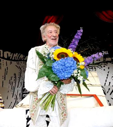 Dieter Hallervorden at the premiere of Der eingebildet Kranke and Dieter Hallervordens 90th birthday at the Schloßpark Theater Berlin