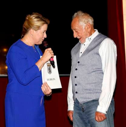 Franziska Giffey presents Diter Hallervorden with the certificate at the premiere of Der eingebildet Kranke and Dieter Hallervordens 90th birthday at the Schloßpark Theater Berlin