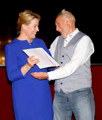 Franziska Giffey presents Diter Hallervorden with the certificate at the premiere of Der eingebildet Kranke and Dieter Hallervordens 90th birthday at the Schloßpark Theater Berlin