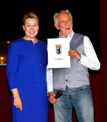 Franziska Giffey presents Diter Hallervorden with the certificate at the premiere of Der eingebildet Kranke and Dieter Hallervordens 90th birthday at the Schloßpark Theater Berlin