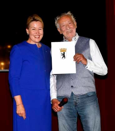 Franziska Giffey presents Diter Hallervorden with the certificate at the premiere of Der eingebildet Kranke and Dieter Hallervordens 90th birthday at the Schloßpark Theater Berlin