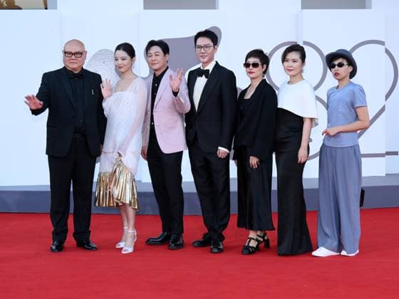 Venice, 82nd Venice International Film Festival 2025 - evening 11 - closing red carpet Pictured: Justine O., Han Nianjin, Feng Shaofeng, Zhang Songwen, Xin Zhilei, Cai Shangjun, Han Nianjin  Copyright: xAlbertoxTerenghi PoolxPhotoxEventsx06x xipa-agency.netx xPoolxPhotoxEventsx06x IPA_Agency_IPA64330720