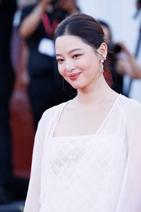 News - 2025 Closing Ceremony Red Carpet - The 82nd Venice International Film Festival Xin Zhilei attends the 2025 Closing Ceremony red carpet during the 82nd Venice International Film Festival on September 06, 2025 in Venice, Italy. Photo: Cinzia Camela. Lido di Venezia Palazzo del Cinema Italy Copyright: xCinziaxCamelax xLiveMediax LPN_2012556