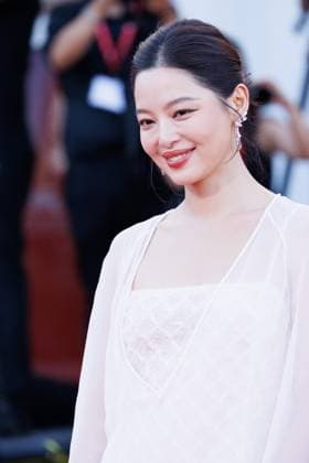 News - 2025 Closing Ceremony Red Carpet - The 82nd Venice International Film Festival Xin Zhilei attends the 2025 Closing Ceremony red carpet during the 82nd Venice International Film Festival on September 06, 2025 in Venice, Italy. Photo: Cinzia Camela. Lido di Venezia Palazzo del Cinema Italy Copyright: xCinziaxCamelax xLiveMediax LPN_2012557