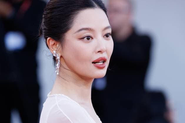 News - 2025 Closing Ceremony Red Carpet - The 82nd Venice International Film Festival Xin Zhilei attends the 2025 Closing Ceremony red carpet during the 82nd Venice International Film Festival on September 06, 2025 in Venice, Italy. Photo: Cinzia Camela. Lido di Venezia Palazzo del Cinema Italy Copyright: xCinziaxCamelax xLiveMediax LPN_2012562