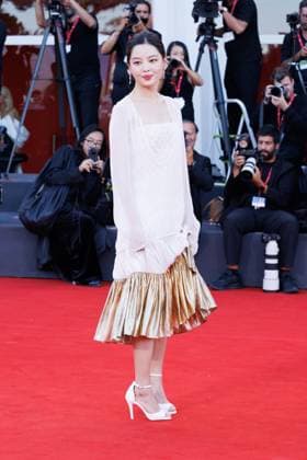 News - 2025 Closing Ceremony Red Carpet - The 82nd Venice International Film Festival Xin Zhilei attends the 2025 Closing Ceremony red carpet during the 82nd Venice International Film Festival on September 06, 2025 in Venice, Italy. Photo: Cinzia Camela. Lido di Venezia Palazzo del Cinema Italy Copyright: xCinziaxCamelax xLiveMediax LPN_2012553