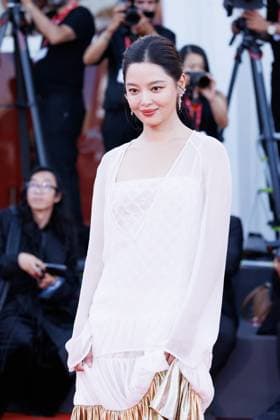News - 2025 Closing Ceremony Red Carpet - The 82nd Venice International Film Festival Xin Zhilei attends the 2025 Closing Ceremony red carpet during the 82nd Venice International Film Festival on September 06, 2025 in Venice, Italy. Photo: Cinzia Camela. Lido di Venezia Palazzo del Cinema Italy Copyright: xCinziaxCamelax xLiveMediax LPN_2012555