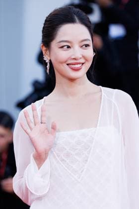News - 2025 Closing Ceremony Red Carpet - The 82nd Venice International Film Festival Xin Zhilei attends the 2025 Closing Ceremony red carpet during the 82nd Venice International Film Festival on September 06, 2025 in Venice, Italy. Photo: Cinzia Camela. Lido di Venezia Palazzo del Cinema Italy Copyright: xCinziaxCamelax xLiveMediax LPN_2012568