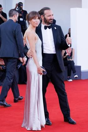 News - 2025 Closing Ceremony Red Carpet - The 82nd Venice International Film Festival Jury President of the Venice Classics Section Tommaso Santambrogio (L) and guest attend the 2025 Closing Ceremony red carpet during the 82nd Venice International Film Festival on September 06, 2025 in Venice, Italy. Photo: Cinzia Camela. Lido di Venezia Palazzo del Cinema Italy Copyright: xCinziaxCamelax xLiveMediax LPN_2012661