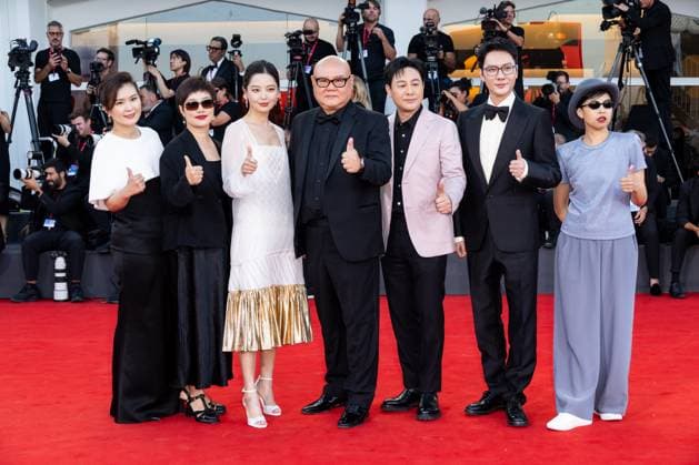 82nd Venice Film Festival Closing Ceremony Red Carpet - part 2 Palazzo del Cinema - Venice Lido, Italy Han Nianjin;Ma Shuang;Xin Zhilei;Cai Shangjun;Zhang Songwen;Feng Shaofeng;Justine O 82nd Venice Film Festival Closing Ceremony Red Carpet - part 2 Palazzo del Cinema - Venice Lido, Italy 6th September 2025  Copyright: xMAXxMONTINGELLI SGPx