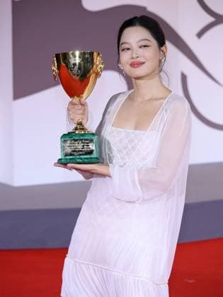 Venice, 82nd Venice International Film Festival 2025 - Evening 11: Closing Ceremony. Winners Photocall. Pictured: Xin Zhilei  Copyright: xAlbertoxTerenghi PoolxPhotoxEventsx06x xipa-agency.netx xPoolxPhotoxEventsx06x IPA_Agency_IPA64335338