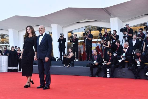 82eme Festival International du Film de Venise Mostra de Venise CLOSING CEREMONY and CHIEN 51 Premiere Red Carpet at the 82nd International Venice Film festival Giulia Rosmarini and Director of the Venice Film Festival Alberto Barbera attend the 2025 Closing Ceremony red carpet 448401 2025 09 06 Venice Italy  Copyright: xThomasxBohlenx STAR_448401_001