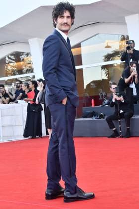 82eme Festival International du Film de Venise Mostra de Venise CLOSING CEREMONY and CHIEN 51 Premiere Red Carpet at the 82nd International Venice Film festival Louis Garrel attends the Chien 51 premiere 448401 2025 09 06 Venice Italy  Copyright: xThomasxBohlenx STAR_448401_019