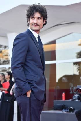 82eme Festival International du Film de Venise Mostra de Venise CLOSING CEREMONY and CHIEN 51 Premiere Red Carpet at the 82nd International Venice Film festival Louis Garrel attends the Chien 51 premiere 448401 2025 09 06 Venice Italy  Copyright: xThomasxBohlenx STAR_448401_020