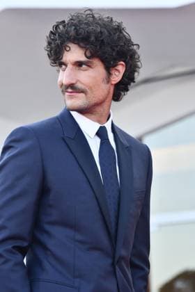 82eme Festival International du Film de Venise Mostra de Venise CLOSING CEREMONY and CHIEN 51 Premiere Red Carpet at the 82nd International Venice Film festival Louis Garrel attends the Chien 51 premiere 448401 2025 09 06 Venice Italy  Copyright: xThomasxBohlenx STAR_448401_021