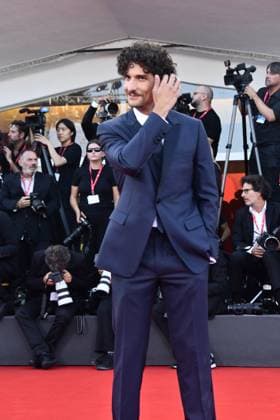 82eme Festival International du Film de Venise Mostra de Venise CLOSING CEREMONY and CHIEN 51 Premiere Red Carpet at the 82nd International Venice Film festival Louis Garrel attends the Chien 51 premiere 448401 2025 09 06 Venice Italy  Copyright: xThomasxBohlenx STAR_448401_023