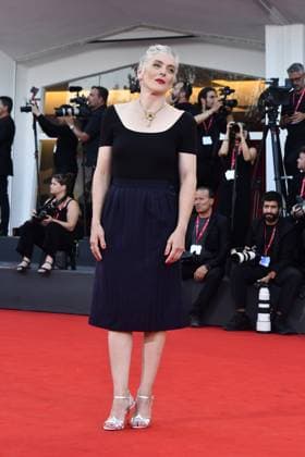 82eme Festival International du Film de Venise Mostra de Venise CLOSING CEREMONY and CHIEN 51 Premiere Red Carpet at the 82nd International Venice Film festival Valerie Donzelli attends the 2025 Closing Ceremony red carpet 448401 2025 09 06 Venice Italy  Copyright: xThomasxBohlenx STAR_448401_077