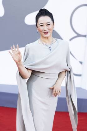 Closing Ceremony - The 82nd Venice International Film Festival VENICE, ITALY - SEPTEMBER 06: Zhao Tao attends the 2025 Closing Ceremony red carpet during the 82nd Venice International Film Festival on September 06, 2025 in Venice, Italy Primo Barol Anadolu Venice Italy. Editorial use only. Please get in touch for any other usage.  Copyright: x2025xAnadoluxPrimoxBarolx
