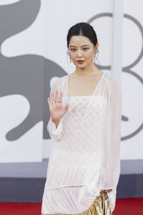Closing Ceremony - The 82nd Venice International Film Festival VENICE, ITALY - SEPTEMBER 06: Xin Zhilei attends the 2025 Closing Ceremony red carpet during the 82nd Venice International Film Festival on September 06, 2025 in Venice, Italy Primo Barol Anadolu Venice Italy. Editorial use only. Please get in touch for any other usage.  Copyright: x2025xAnadoluxPrimoxBarolx