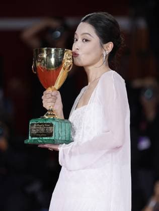 IPP Photo Daniele Cifala Venice 06 09 2025 Patroness Photocall The 81st Venice International Film Festival in the photo Xin Zhilei poses with the Coppa Volpi for Best Actress for The Sun Rises on Us All during the winners photocall at the 82nd Venice International Film Festival on September 06, 2025 in Venice, Italy Italy Photo Press World Copyright