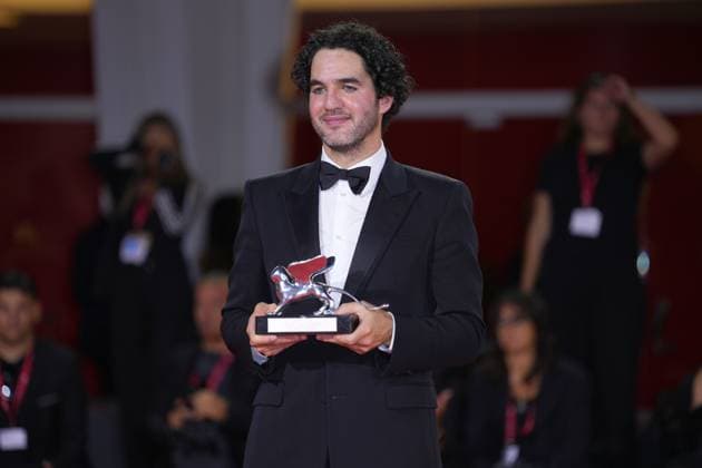 IPP Photo Daniele Cifala Venice 06 09 2025 Patroness Photocall The 81st Venice International Film Festival in the photo Benny Safdie poses with the Silver Lion for Best Director for The Smashing Machine during the winners photocall at the 82nd Venice International Film Festival on September 06, 2025 in Venice, Italy Italy Photo Press World Copyright