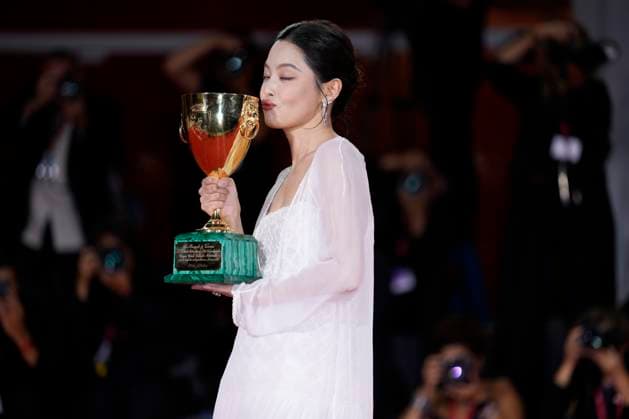 Xin Zhilei poses with the Coppa Volpi for Best Actress for The Sun Rises on Us All during the winners photocall at the 82nd Venice International Film Festival in Venice, Italy on Saturday, September 6, 2025.  VEN20250906907 RoccoxSpaziani
