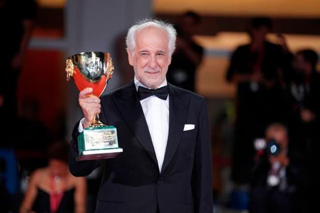 Toni Servillo poses with the Coppa Volpi for Best Actor for La Grazia during the winners photocall at the 82nd Venice International Film Festival in Venice, Italy on Saturday, September 6, 2025.  VEN20250906930 RoccoxSpaziani